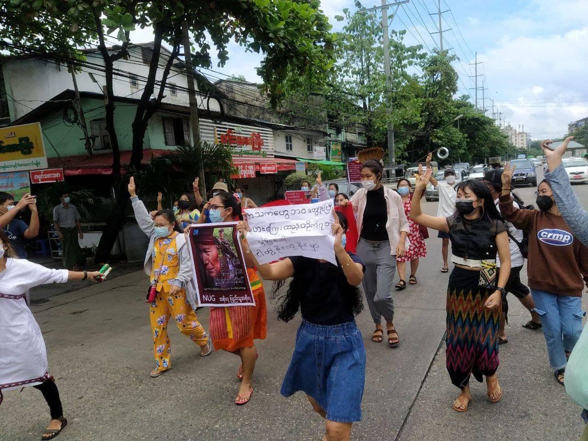 Women in Yangon staged a flash protest on Bayintnaung Road this afternoon (Aug 31), carrying a banner that said, "Let us women head to the frontline to drive out the military guard dog". 

News and Photo: Phyo Yatha (CJ)

#WhatsHappeningInMyanmar