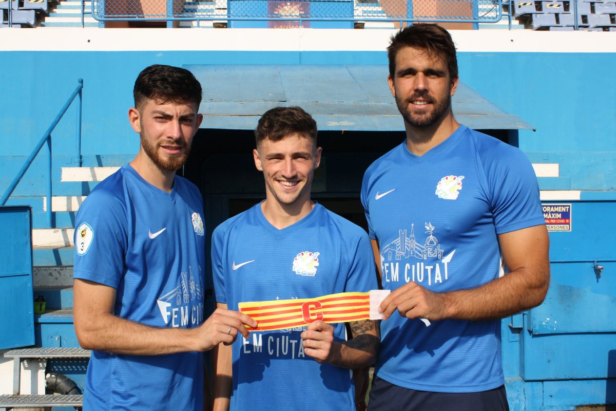 CAPITANS: Amb tots vostès els tres capitans del Primer Equip. Lucas Antonicelli, Roger Peris i Víctor Díaz portaran el braçalet en aquesta nova temporada a Tercera Divisió. Enhorabona capis! 
#ViulaGrama #FundacióGrama #Capitans #3RFEF5 #futbolcat #Grama #SantaColoma