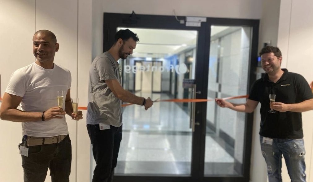 FronteggForSaaS's tweet photo. Here’s to new beginnings 🎉 🍾
We are thrilled to update you that we have moved into our spanking new office in Tel Aviv. Being proactive and moving ahead is in our DNA. We’ll let the pictures do the talking. @sagirodin @Aviadm @FreifeldRoyi https://t.co/F5w7wEnSSO