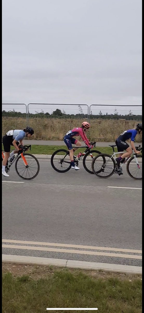 amy_harvey_'s tweet photo. An enjoyable race yesterday racing the Bealieu Park National B crit. Very tough race and even had some elites in the field too. Finished around 18th (tbc) which I was really happy with😁 @VerulamRaceTeam @CatenaryCoach https://t.co/GdbOAomq9O