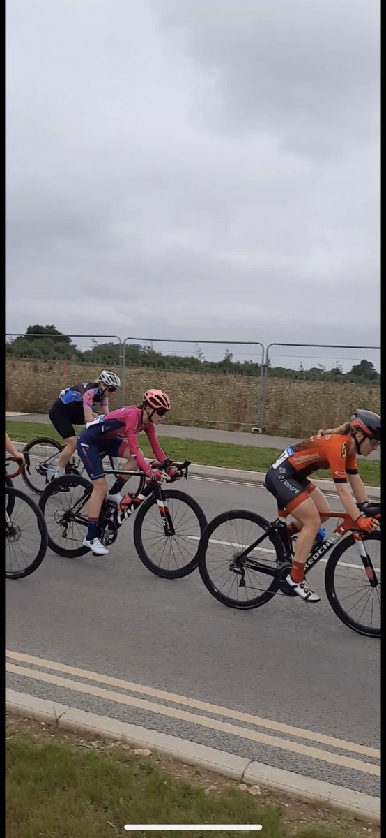 amy_harvey_'s tweet photo. An enjoyable race yesterday racing the Bealieu Park National B crit. Very tough race and even had some elites in the field too. Finished around 18th (tbc) which I was really happy with😁 @VerulamRaceTeam @CatenaryCoach https://t.co/GdbOAomq9O