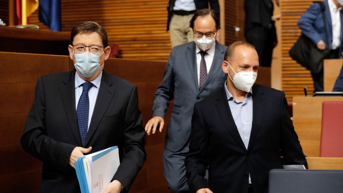 CONCOVI (@concovi_espana) on Twitter photo 🗣️ <a href="/rmartinezdalmau/">Rubén Martínez Dalmau</a>, que ha indicado que se va "con los deberes hechos", confirmó este martes su renuncia a la <a href="/GVAvicepres2n/">GVA Vicepresidència 2a</a> de la <a href="/generalitat/">Generalitat</a> para volver a ser profesor universitario, proponiendo a <a href="/Hector_Illueca_/">Héctor Illueca</a> como su sucesor. buff.ly/3kxRCHm vía <a href="/lanuevaespana/">La Nueva España</a> 🗣️ <a href="/rmartinezdalmau/">Rubén Martínez Dalmau</a>, que ha indicado que se va "con los deberes hechos", confirmó este martes su renuncia a la <a href="/GVAvicepres2n/">GVA Vicepresidència 2a</a> de la <a href="/generalitat/">Generalitat</a> para volver a ser profesor universitario, proponiendo a <a href="/Hector_Illueca_/">Héctor Illueca</a> como su sucesor. buff.ly/3kxRCHm vía <a href="/lanuevaespana/">La Nueva España</a>