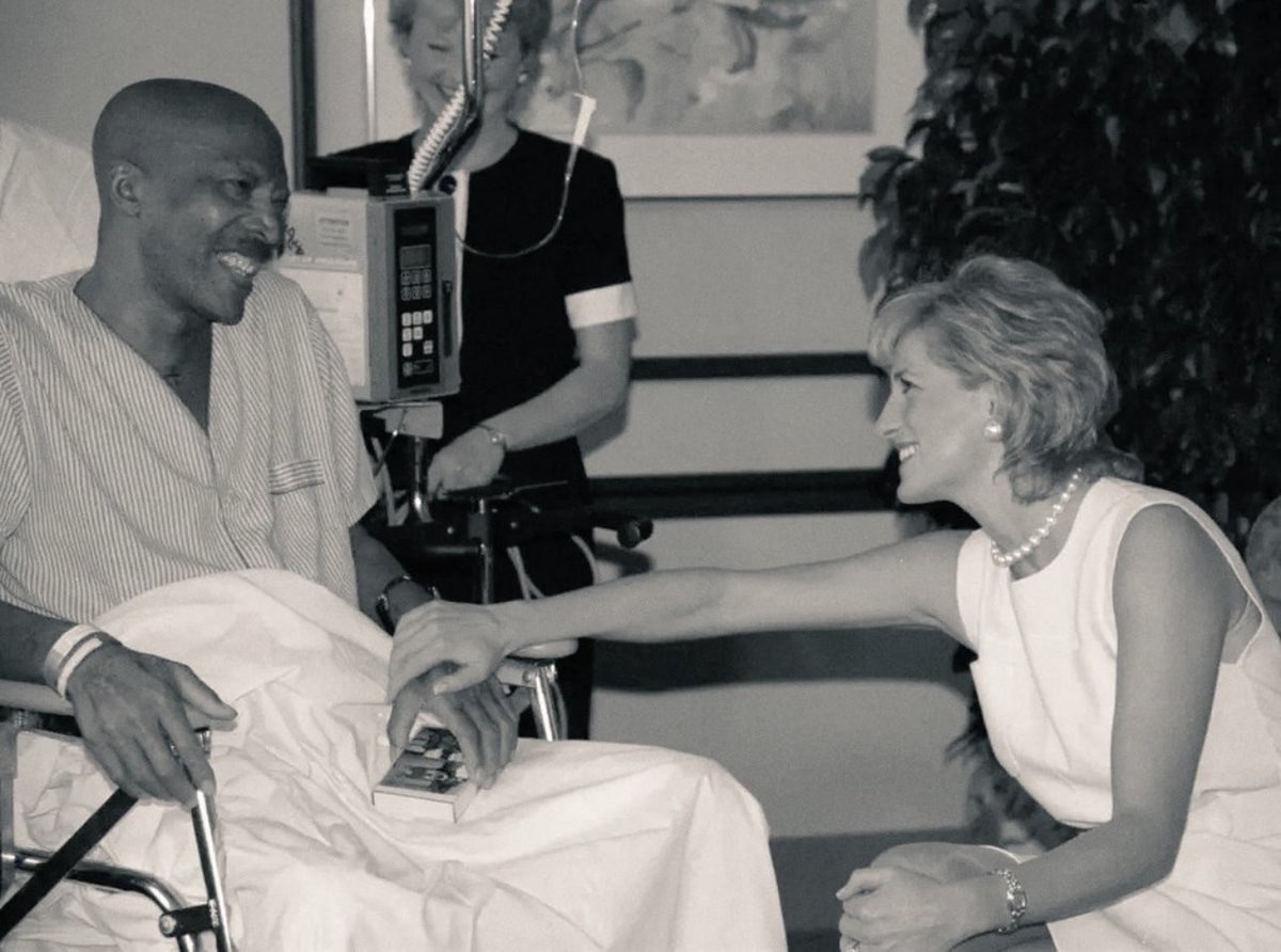 giacomourtis's tweet photo. Nobiltà che andava oltre il diadema.
#LadyDiana,  Principessa senza favola. https://t.co/loF952E1um