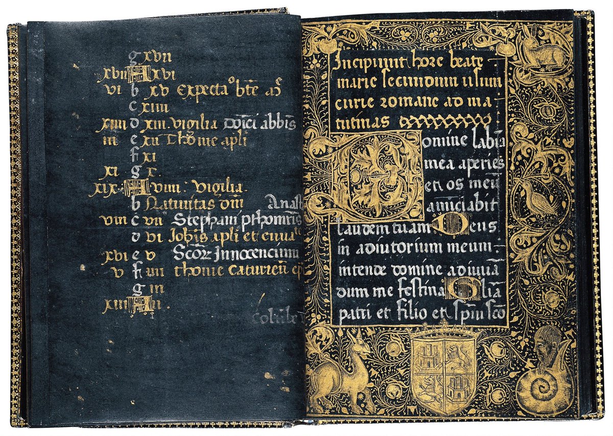 patrick_baud's tweet photo. Les livres d'heures noirs sont des manuscrits du XVe siècle dont les pages étaient entièrement teintes à l'encre noire, afin d'obtenir un effet spectaculaire et inédit à l'époque. Ce traitement les rendait très fragiles, et il n'en resterait que sept aujourd'hui dans le monde. https://t.co/0frwsDU8Yc