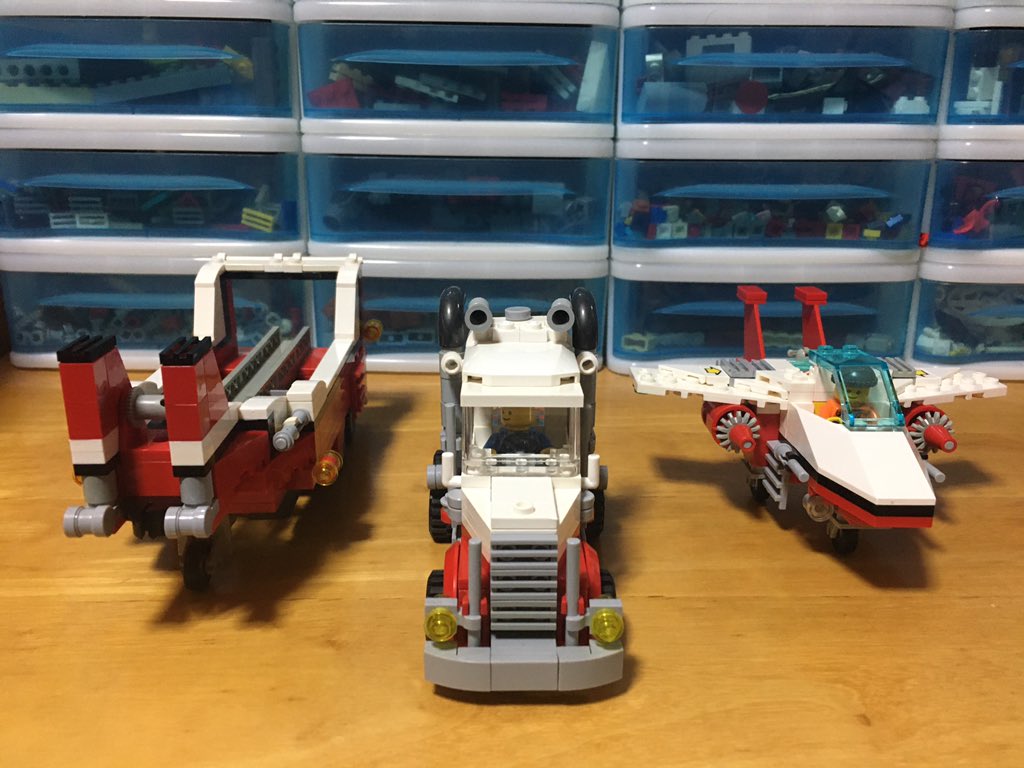 orangatanga_'s tweet image. 【ミニレッドバード】
デルル杯投稿の最終日に何のボケも無く憧れの5591をミニフィグサイズで作ってみました

車よりもジェット機をこのサイズで作る方が遥かに難しかった

ドライバーとパイロットが決まってなかったから感謝を込めて運営の方々に媚を売っておく
#デルル杯 
#Modelteam