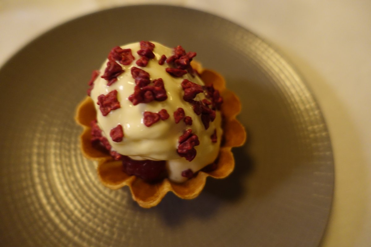 Raspberry and passion fruit curd tartlet at Noize in Fitzrovia.