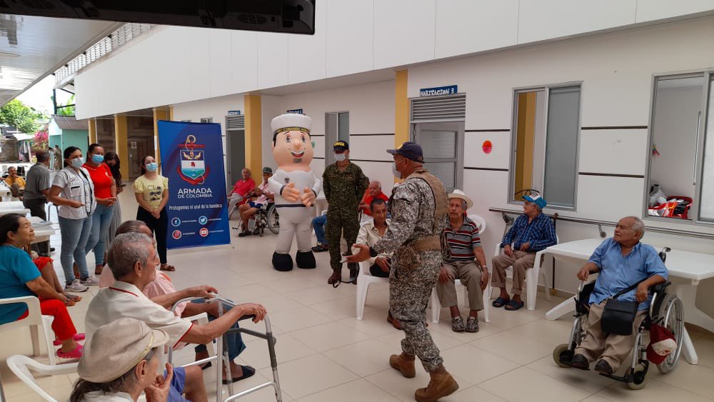 FNA_ArmadaCol's tweet photo. Gracias a la gestión del #BFIM32 se entregaron más 112 de kilogramos de #Bienestarina a más de 40 adultos mayores en las instalaciones de la Casa del Adulto Mayor del municipio de San José del #Guaviare.
#CorazónAzuLado
@ICBFColombia
@sanjosealcaldia https://t.co/MFYA0z1LQU
