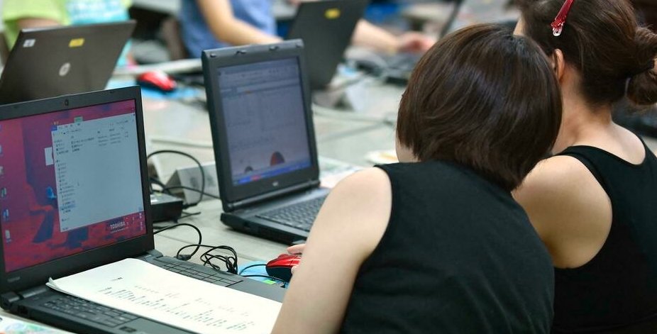 Dans cet article de <a href="/RFI/">RFI</a>, <a href="/ColletIsabelle4/">Isabelle Collet</a> parle de la sous-représentation des femmes dans l'informatique et du problème d'inclusivité "Les applications ne sont pas conçues pour la population telle qu’elle est." rfi.fr/fr/technologie…