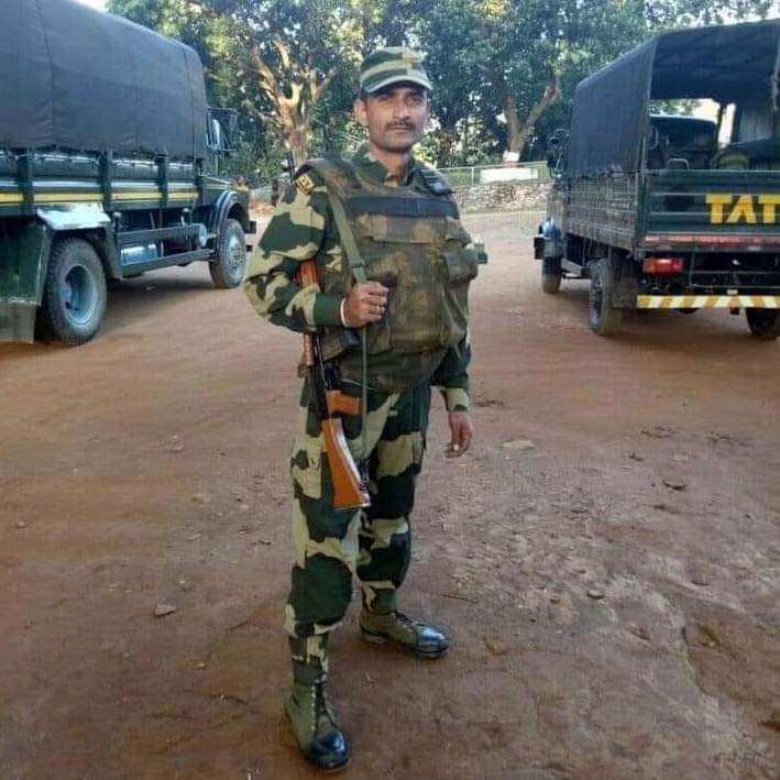 MukeshBhakar_'s tweet photo. मातृभूमि की रक्षा करते हुए अपना सर्वस्व न्योछावर करने वाले नागौर जिले (चितावा) के वीर सपूत नरेंद्र सिंह जी की शहादत को मेरा कोटि-कोटि नमन। ईश्वर शहीद की आत्मा को शांति व उनके परिजनों को इस कठिन समय में संबल प्रदान करें। 
जय हिन्द https://t.co/JBEtmd2Tii