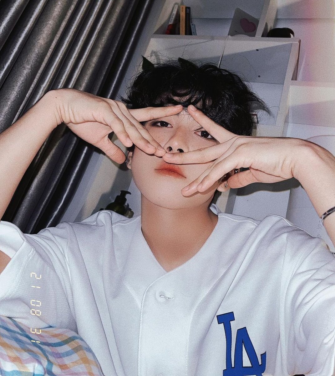 Flordelsol_2702's tweet photo. [31.08.2021] Minh Hoàng update IG
Ánh mắt ta chạm nhau...🔥
________
Our eyes meet...🔥
#D1Verse
#Flordelsol
#RBW
@rbbridge https://t.co/QpBg1XtIL5