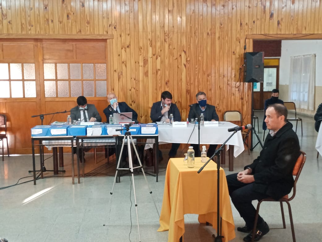 MpfRawson's tweet photo. Se reinicio la ronda de testigos en el juicio por la emergencia Climática. Declara pablo Muñoz testigo del defensor omar lopez. Muñoz colaboró en la distribución de la ayuda durante la emergencia de marzo y abril del 2017. https://t.co/Ynq1Ls6Xo9