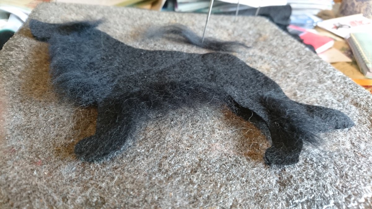 Working on a #Flatcoatedretriever this morning. Just needlefelting the fluffy bits.