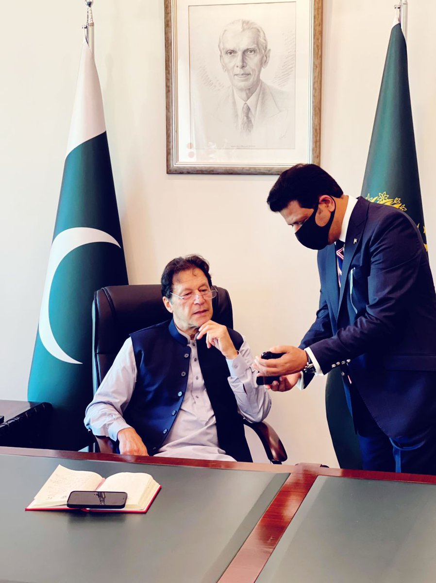 Inaugurated PAK-ID Mobile App by #NADRA. A revolutionary step in providing convenience, especially to Overseas Pakistanis. Applicants of id.nadra.gov.pk can now capture fingerprints, photograph and documents using mobile phone. Great initiative by Tariq Malik & NADRA team