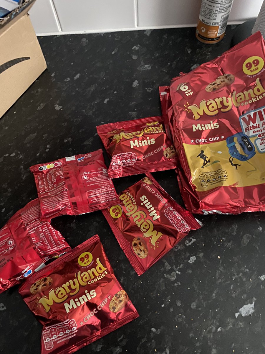 shellbarnham's tweet image. @burtonsbiscuitco disappointed to buy a 6 pack of Maryland cookies and only get 5!