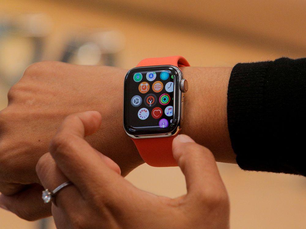 Apple Watch with bigger screen will likely be delayed over production snags