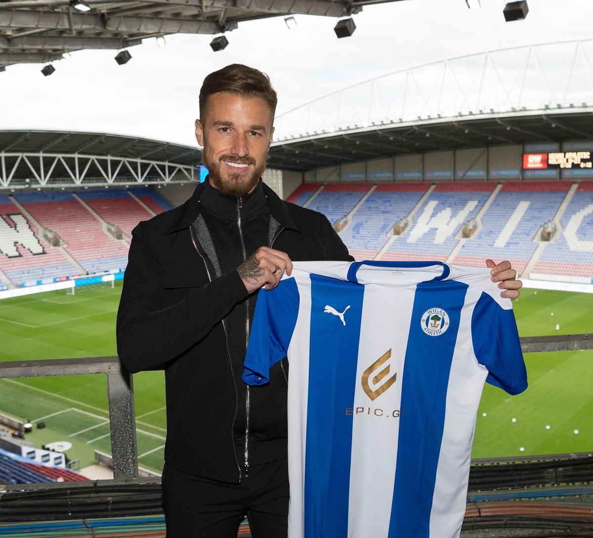 A pleasure today assisting Joe Bennett with his contract with @LaticsOfficial on another deadline day move #deadlineday #latics #football