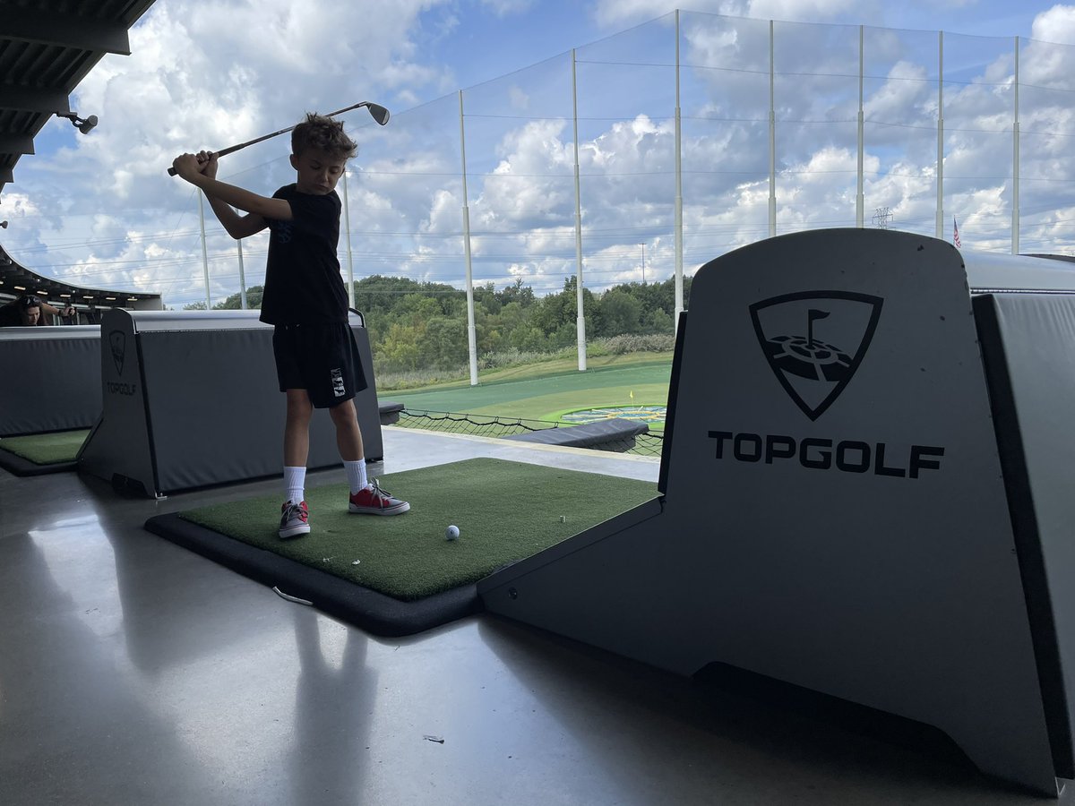 LogieTube's tweet photo. Day 2 of #dadsSummerCamp at @Topgolf https://t.co/T7QLrwtBnV