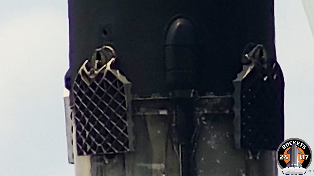 Rockets247's tweet photo. @SpaceX @elonmusk @BocachicaMaria1 @StarshipBoca @MarcusHouse Falcon 9 B1061 grid fins https://t.co/gr6hk0bY0X