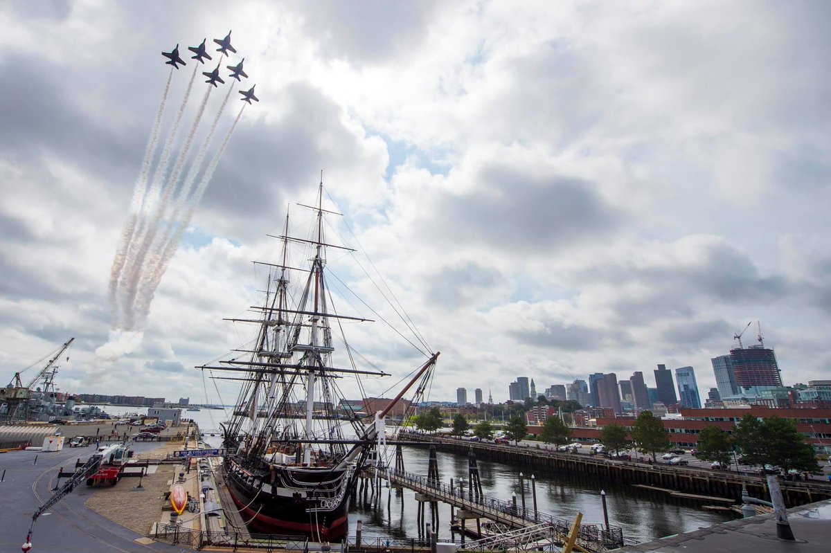 Yesterday, the #BlueAngels made a grand entrance in #NewEngland by flying over the USS Constitution and the city of #Boston 😃

The Team performs this weekend at #MaineAirShow in Brunswick.  Tickets are available now at ⬇️

GreatStateofMaineAirShow.us