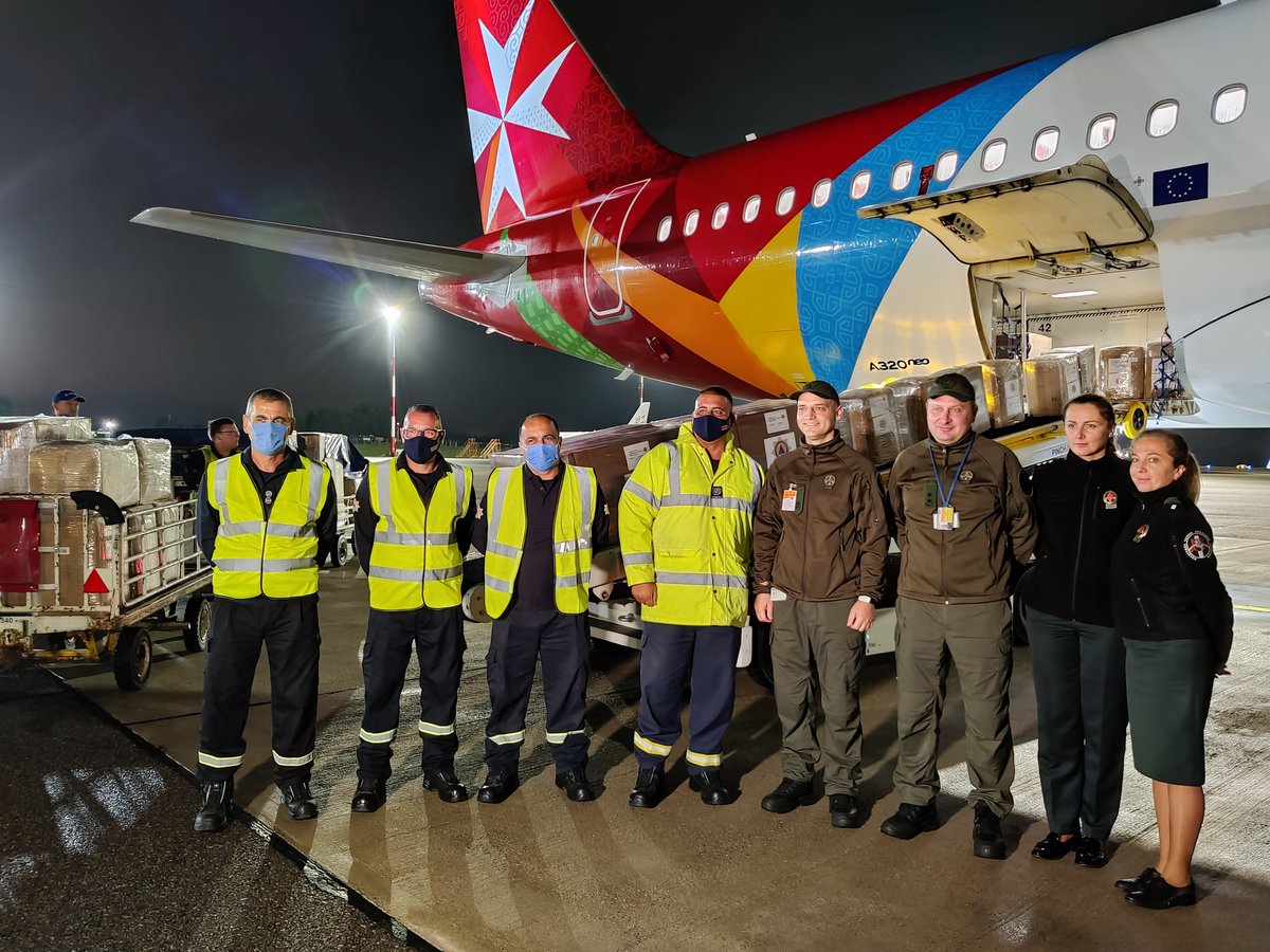 ryanspagnol's tweet photo. Together with @CPD_MT 🇲🇹 during the delivery of supplies to #Lithuania 🇱🇹 through the #EUCivPro mechanism. Effective solidarity remains the optimal approach to address irregular #migration emergencies across the EU. 

@MaltaGov @eu_echo @MFEAMalta https://t.co/ggfH6gKvYd