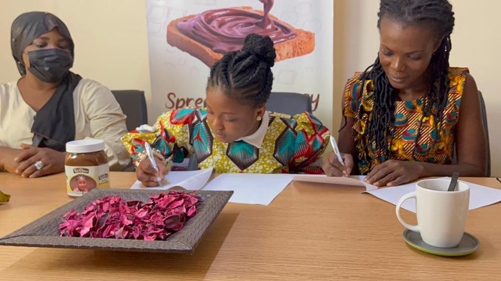 topchocogh's tweet photo. It's official!
It's with immense pleasure we announce the signing of Tima Kumkum & Nakeeyat_the_poet to the TOP Choco family as our brand ambassadors from today.
#Topchoco #topchocospreadthelove #spreadtopchoco #madeinghana #spreadtheenergy #chocolate https://t.co/AogNTcod7o
