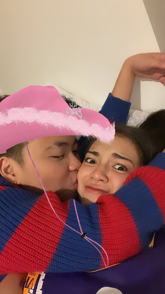 mikslmnc's tweet image. You are my sunshine, @h2wooff1cial 🌻