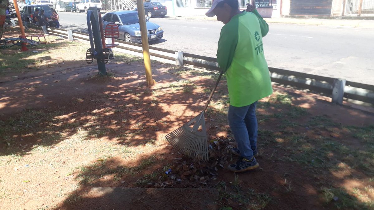 CorpServGuayana's tweet photo. #31Ago Trabajos de mantenimiento de la plaza Bicentenaria , de Ciudad Guayana
 
#VamosCiudadGuayana juntos todo es posible trabajamos por una #CiudadGuayanaparavivir 

@AlcaldiaCaroni
@OviedoPSUV
@MonsalvePSUV

#HayQueVacunarse https://t.co/7s58VvzvnT