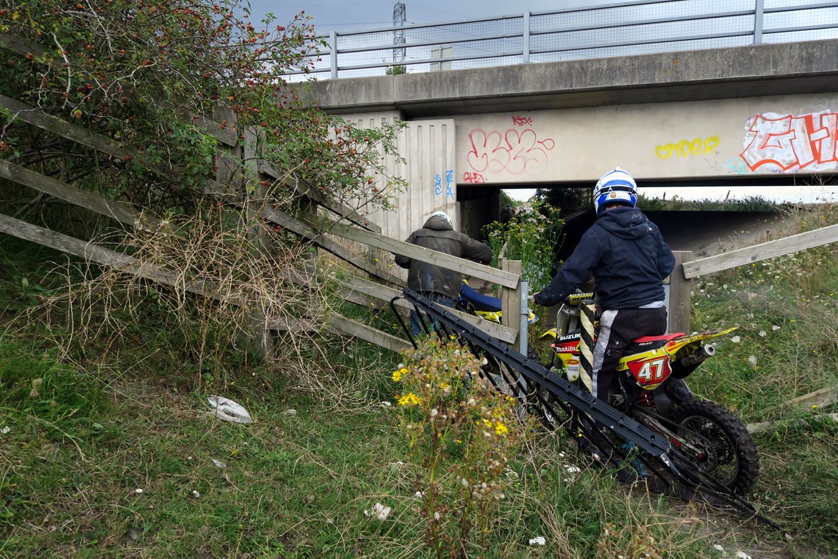 iantokelove's tweet photo. Walking the River Cray, from #Dartford to #Bexley, a landscape of marshland, tidal creeks & industrial estates, kingfishers, chalk streams & dirt bikers #RemoteLondon
https://t.co/ZzRIXk9Aws https://t.co/b6bWht1mUl