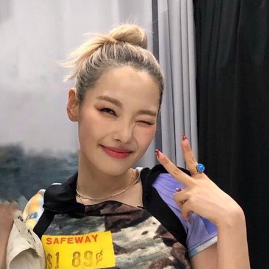 #KARD #카드 <a href="/KARD_Official/">KARD (카드)</a>