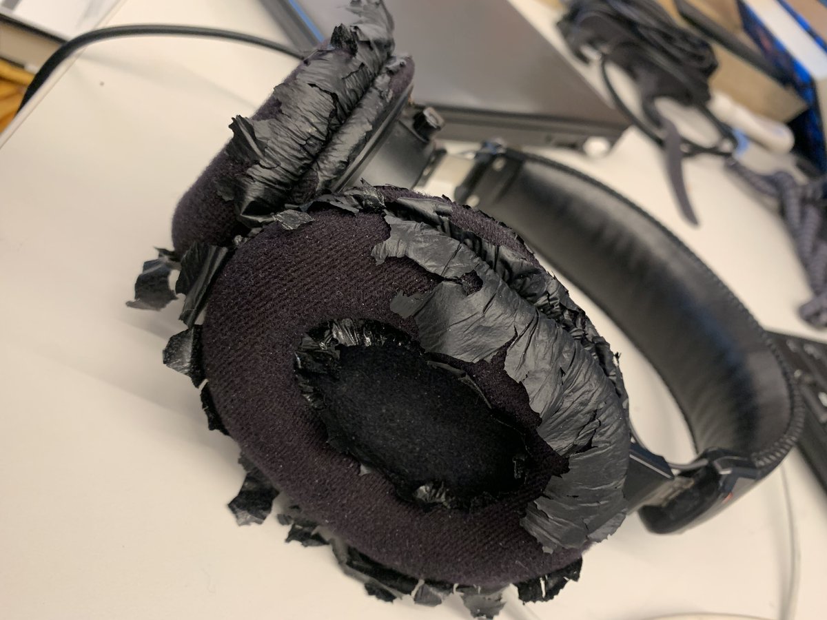 youmetkyler's tweet photo. Found some new ear pads on my desk after @thedavemiska almost had a stroke when he saw my old Sony headphones https://t.co/GJxOP3Ugld