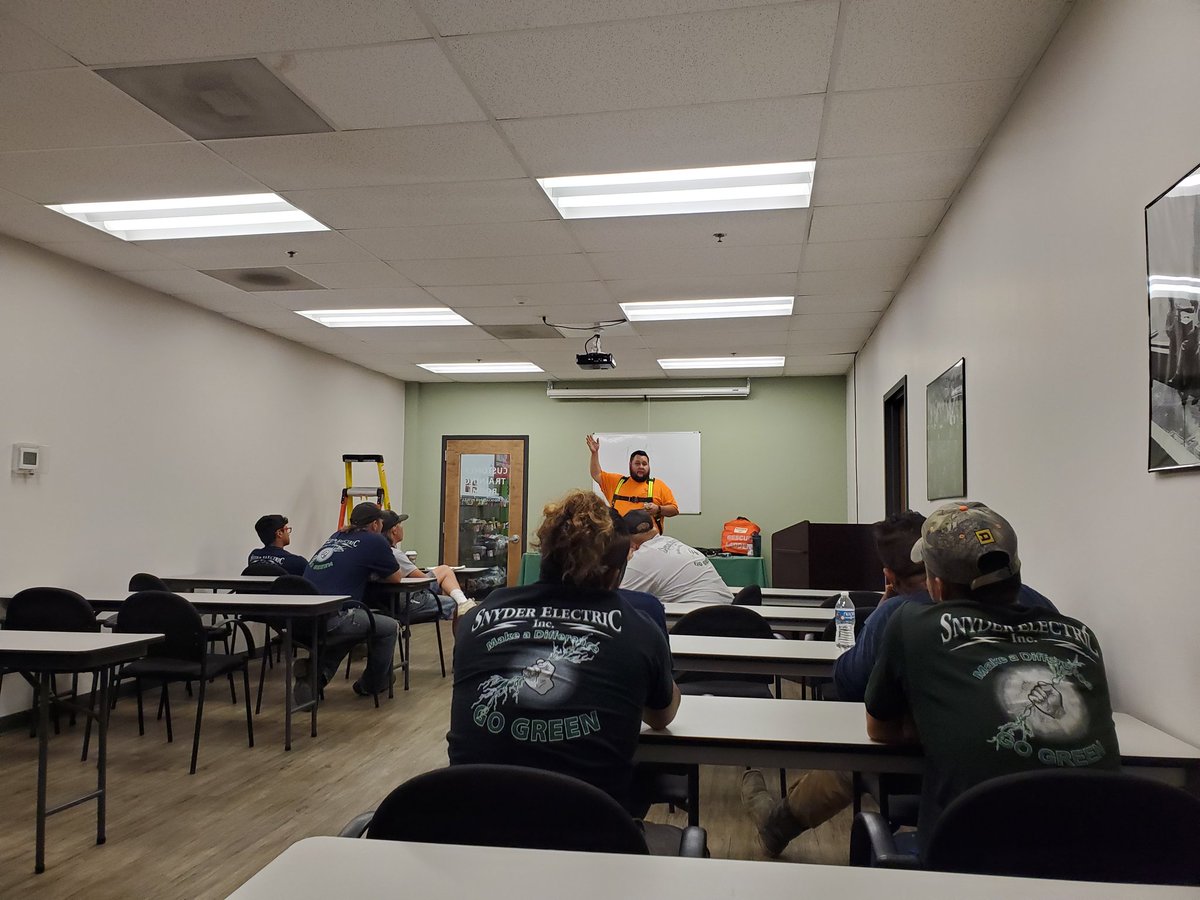 Tatoolsonline's tweet photo. While we do offer on site trainings, we also have our own in house training room as seen with this safety training for one of our customers.

#safetytraining #safety #toolsandaccessoriescorp #tools #training #safetyfirst #trainingroom https://t.co/EL3vn1OgbA