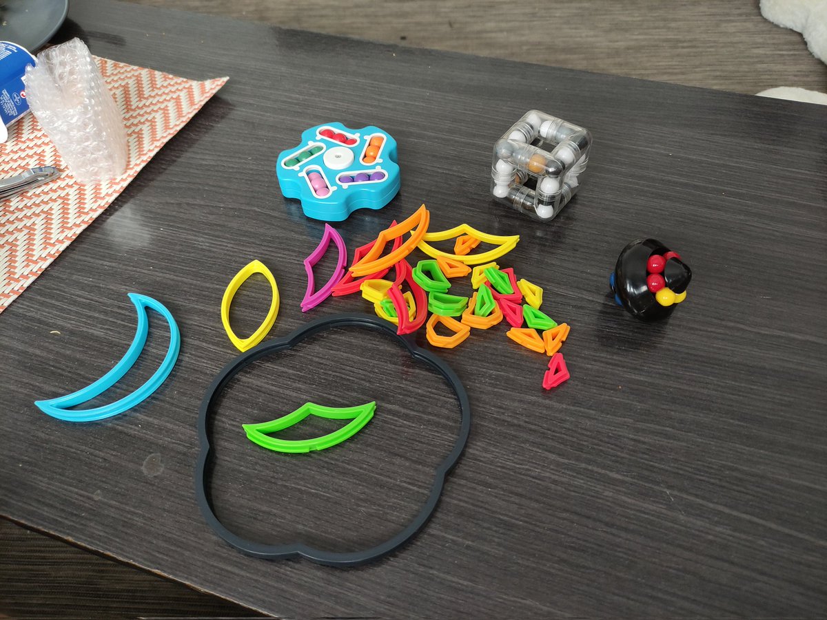 RobinLallement's tweet photo. No sé si a estos se les puede llamar cubos😅 pero a la colección q se van... https://t.co/ESNecvd1Vf