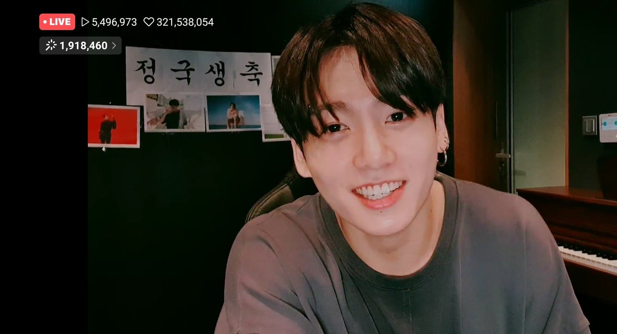 Sele_twt's tweet photo. IN LESS THAN AN HOUR IT IS THE BIRTHDAY OF THE WORLD BABY JUNGKOOK 🥰💜!!
#JUNGKOOK 
#BABYFOREVER 
#방탄소년단정국 
@BTS_twt
@bts_bighit https://t.co/op7kRdm2up