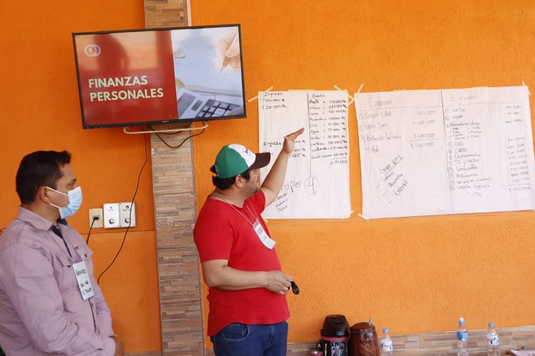 itaipuparaguay's tweet photo. #DIAFPA Unas 28 mipymes de Canindeyú, San Pedro, Alto Paraná y Caaguazú recibieron capacitación en educación financiera. Este programa es financiado por ITAIPU y apunta al fortalecimiento de la producción y comercialización agrícola.
Leé más 👉 https://t.co/K5CsNb4sdF https://t.co/rFMzQDaTvt