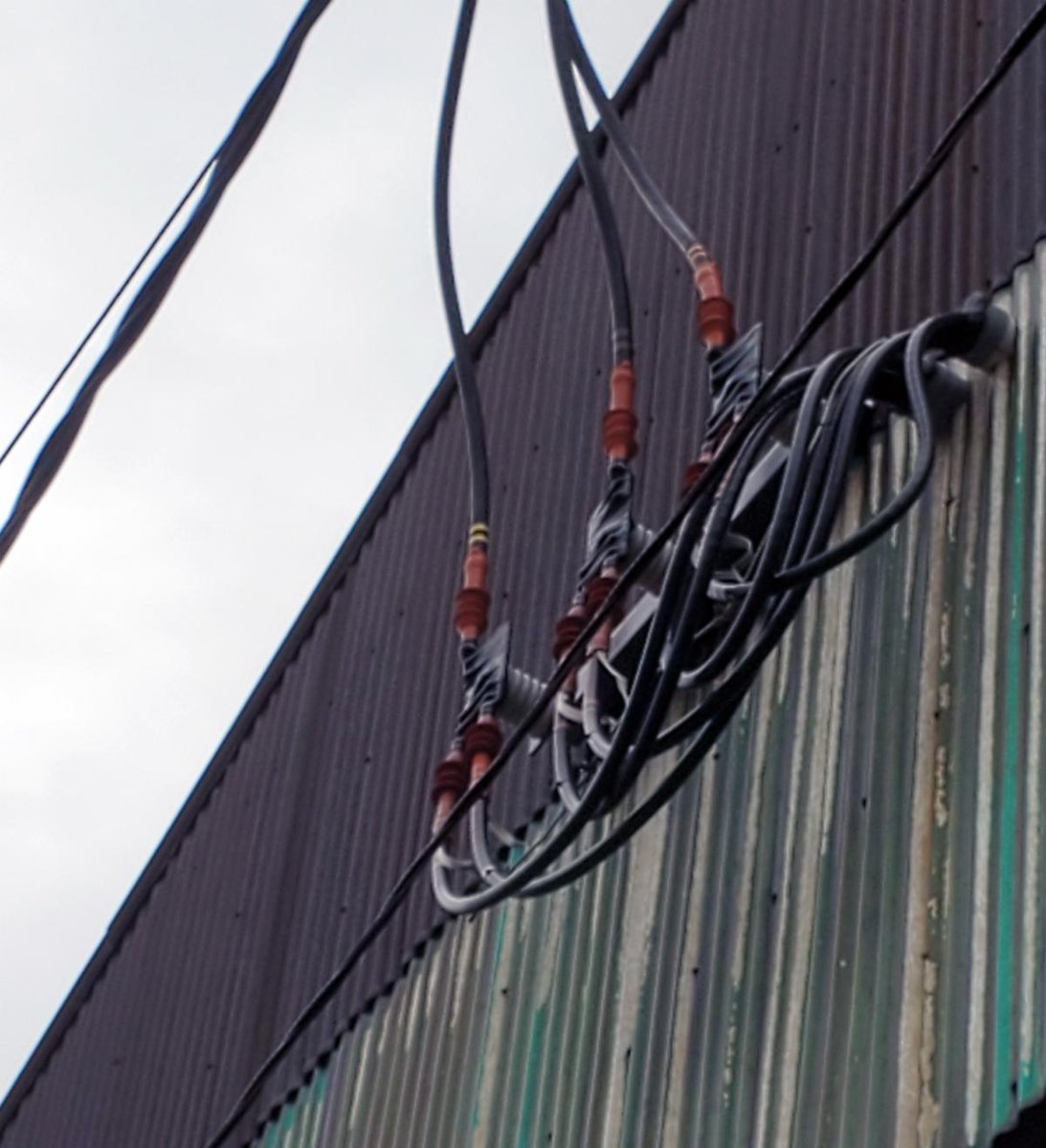 BruceMerrilees's tweet photo. When Cleveland-Cliffs in Monessen, PA came to us with failing power lines, our project team came up with an innovative solution. Rather than install new poles and lines, B&amp;M's team designed a bracket and installed 1900ft of cable tray inside the building, under the roof. https://t.co/vjPhdRQNV3
