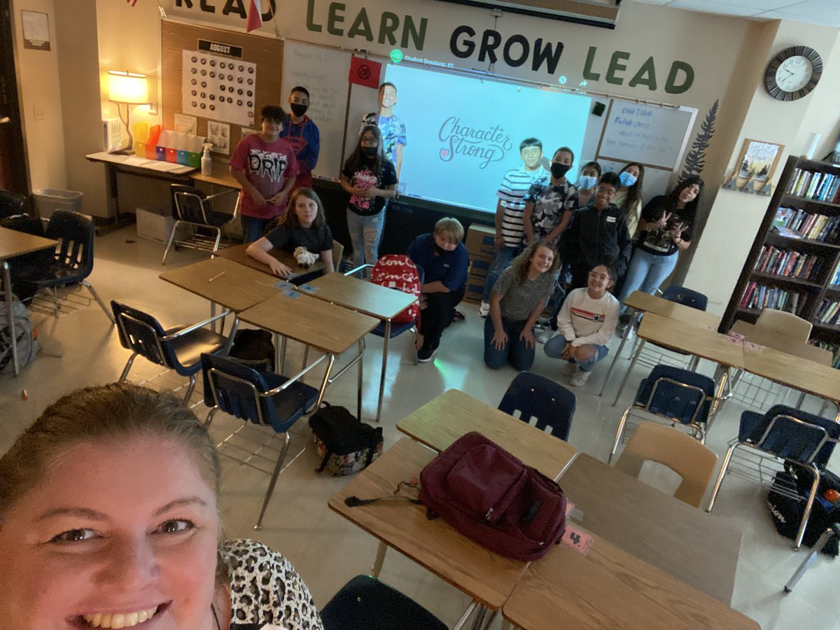 MrsDintheMiddle's tweet photo. This Character Strong program has brought us so much gratitude and opportunity for relationship building in class! These humans are so so so precious! What a gift to teach these kids! #1heart1seguin #JBMSisBOLD #characterstrong https://t.co/aQk2jyHI1a