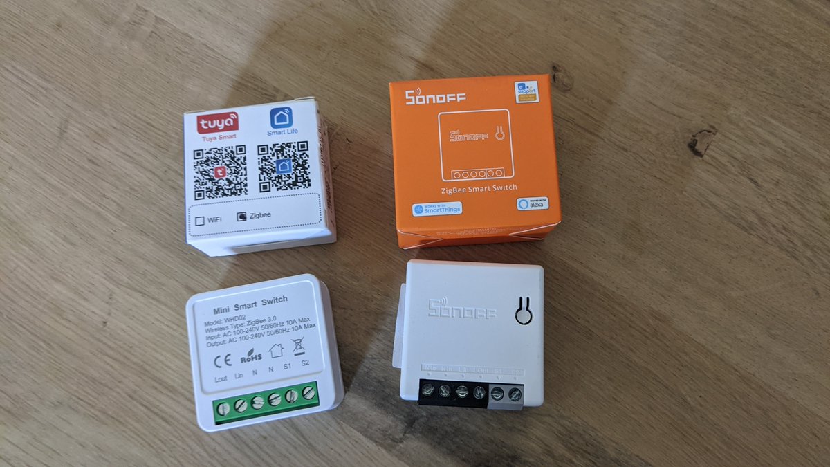 J'ai pris deux modules #zigbee différents pour tester. A priori je préfère ceux de <a href="/tuyab2b/">Tuya B2B</a> que ceux de <a href="/sonofftech/">Sonoff</a> car plus compact et facile à installer.