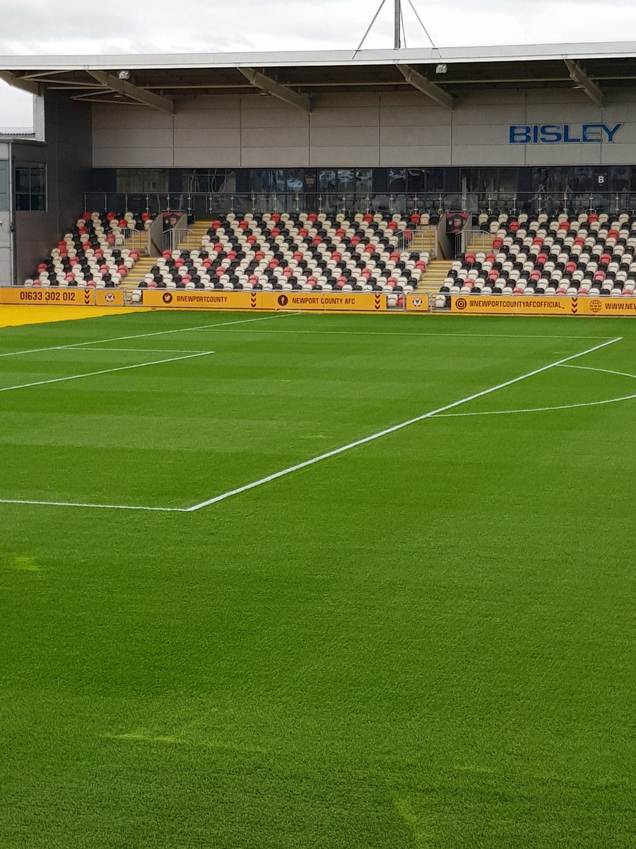 MarkCol00434599's tweet photo. Thanks   jon @J_R1994 and the boys. For using Atomic and Atom marker for 1st time for tonights match. Top team #brightlines #singlemark #3litresused @david_mcgreal @publigreensnc @Pitchworksuk https://t.co/8nUfIPtMj6