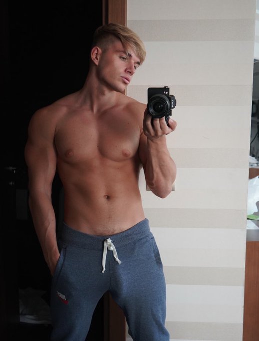 RT if you find pubic hair attractive 😜 https://t.co/WeyYUbZKT7