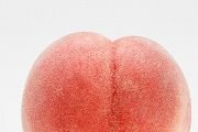 【美容プチ情報】 桃はバラ科の果物でカロリーは100g中40kcalと低め。 クマリンという成分が ⚫抗酸化作用 ⚫末梢血管拡張作用 であることから 冷え性、アンチエイジング作用 があるそう。 更にイノシトールの働きで脂肪吸収を抑制するそう #ゆるゆるミカン #モモ