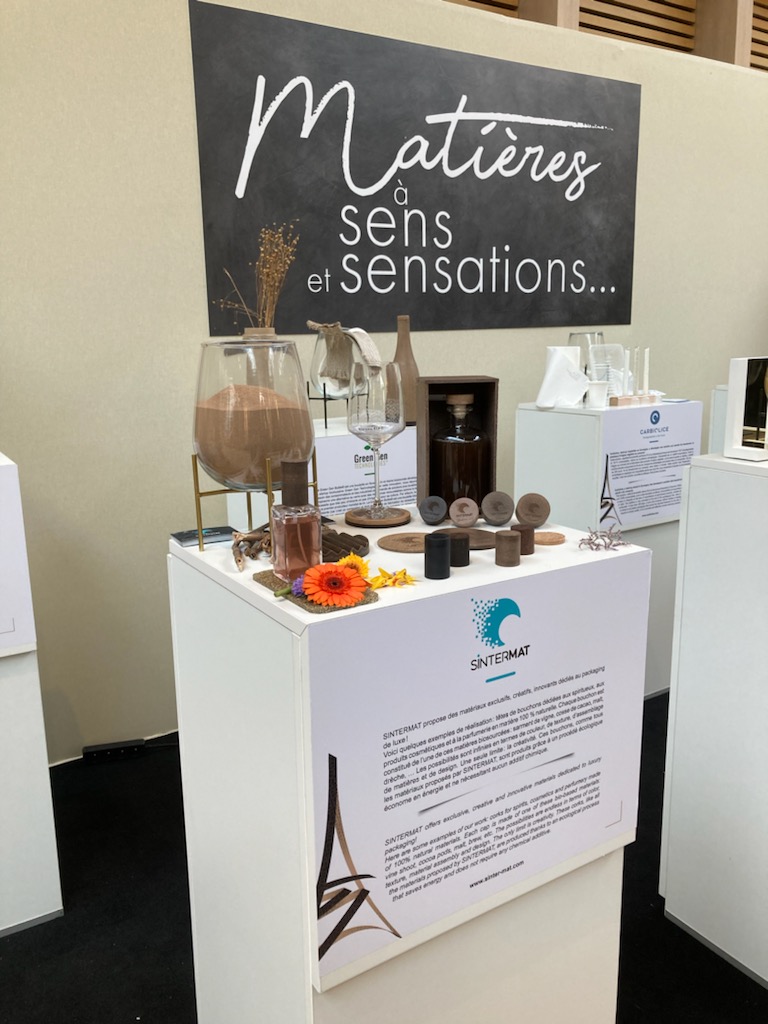 ✨ Les matériaux innovants de <a href="/SINTERMAT/">SINTERMAT</a> dédiés au #packaging de #luxe s'exposent jusqu'à demain à l'espace "#Matières à sens et sensations" du salon <a href="/LUXEPACK_SHOW/">LUXE PACK SHOWS</a> !

⏰ Rdv à la session de pitchs demain à 15h pour découvrir nos activités

#LuxePack #luxury #sustainablepackaging