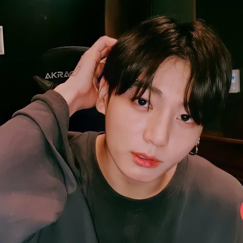 FionaPhyo's tweet photo. #HappyBirthdayJungkook🎂🐰💜 https://t.co/k6G428E6ix