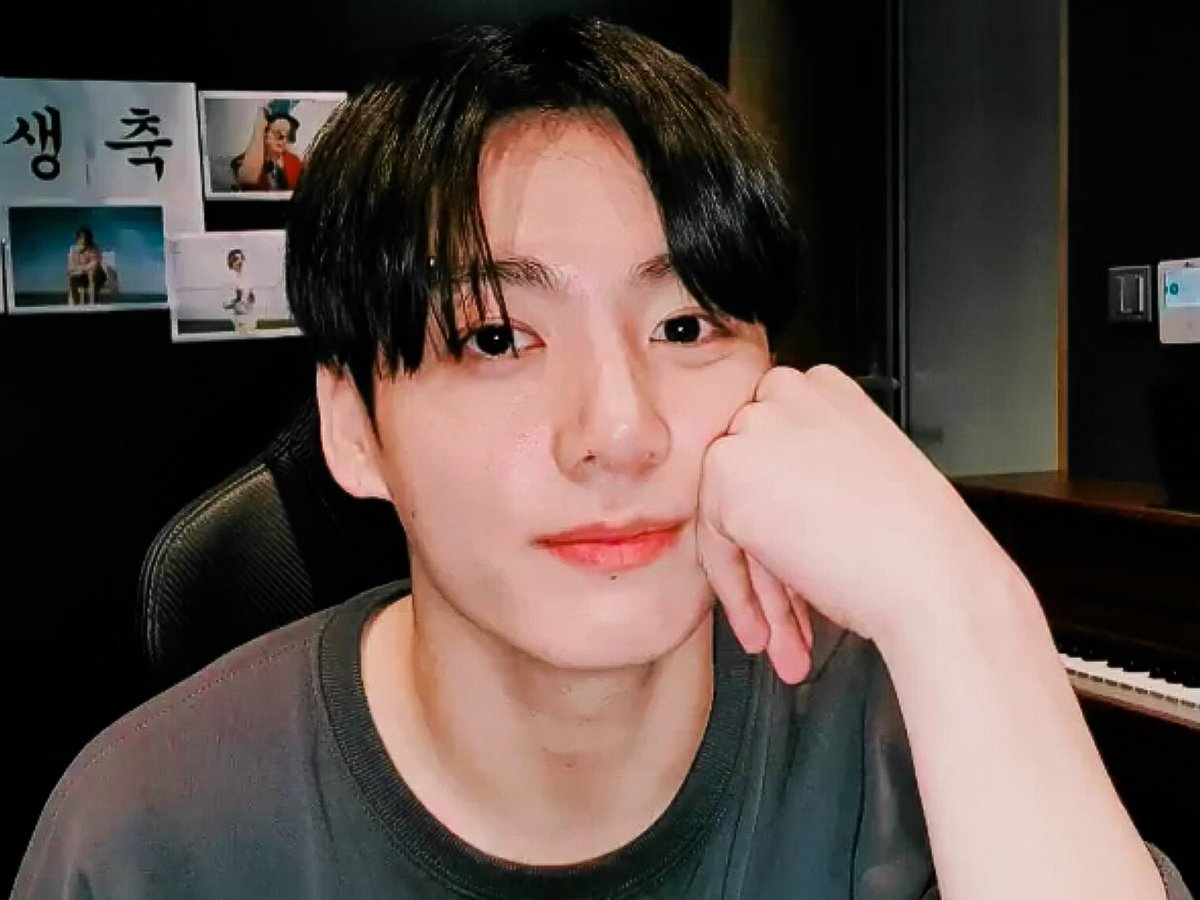 jmnsource's tweet photo. HAPPY JUNGKOOK DAY 💜 https://t.co/MWXJyBThNY