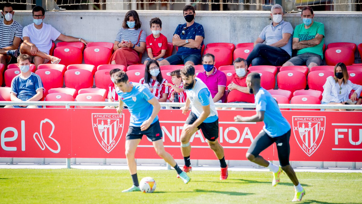 AthleticClub's tweet photo. 🔴⚪ ¡Primera sesión con público de la semana!

📋 Inscríbete al entrenamiento de este jueves 👉 https://t.co/kkF2FMt0lh

#AthleticClub 🦁 https://t.co/4VVp6zgPoC