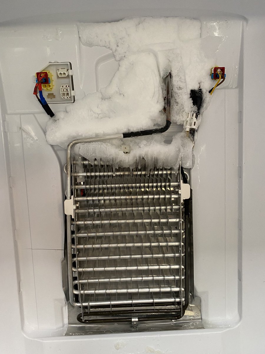 __9MAS__'s tweet photo. Top tip: @SamsungUK #fridgefreezers are utter shit and knowingly sold with inherent defects to consumers. £2k fridge to scrappers in less than five years, irreparable internal insulation fails causing evaporator to freeze. Don’t buy,a quick google will explain more. @BBCWatchdog https://t.co/p9O12SDjLn