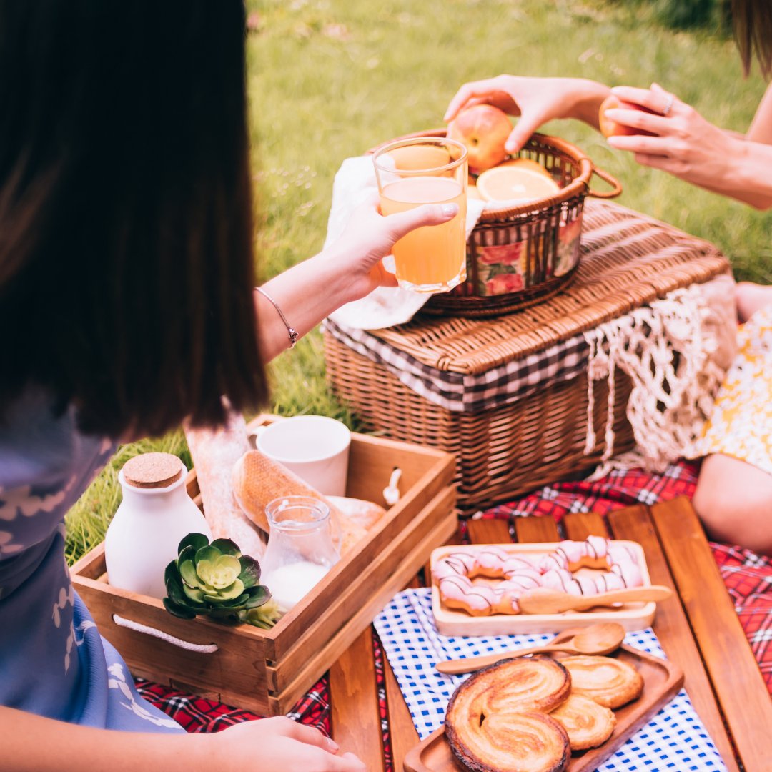 ReNewLyndhurst's tweet photo. Take advantage of the gorgeous weather and eat a meal outside today!

#EatOutsideDay #PackaPicnic https://t.co/WDjFc0AZmA