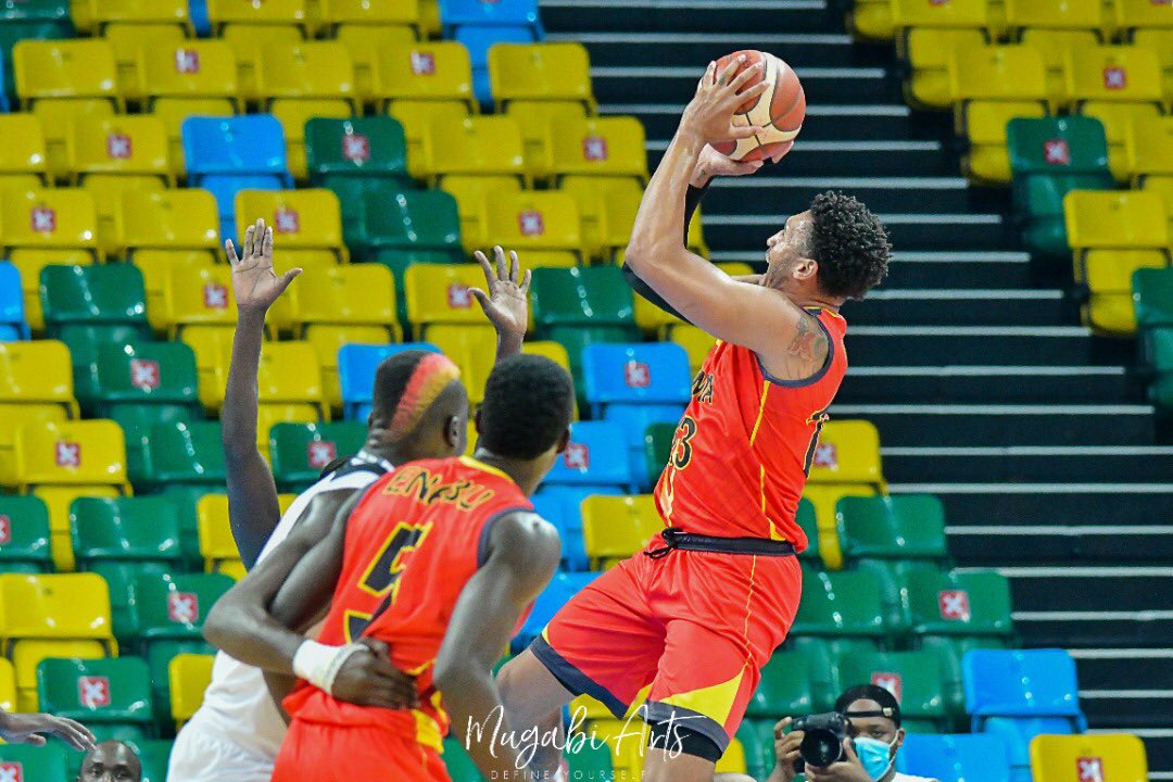 NCSUganda1's tweet photo. FULL TIME;
Uganda ๐บ๐ฌ 80-68 ๐ณ๐ฌ Nigeria
Uganda impressively wins against Nigeria in the quarterfinals playoffs of the FIBA @AfroBasket.
The #Silvebacks๐บ๐ฌ are through to the Quarterfinals and will play Cape Verde on 2nd September 2021.
๐ธ@Mugabiarts https://t.co/NB7YKT6hA3
