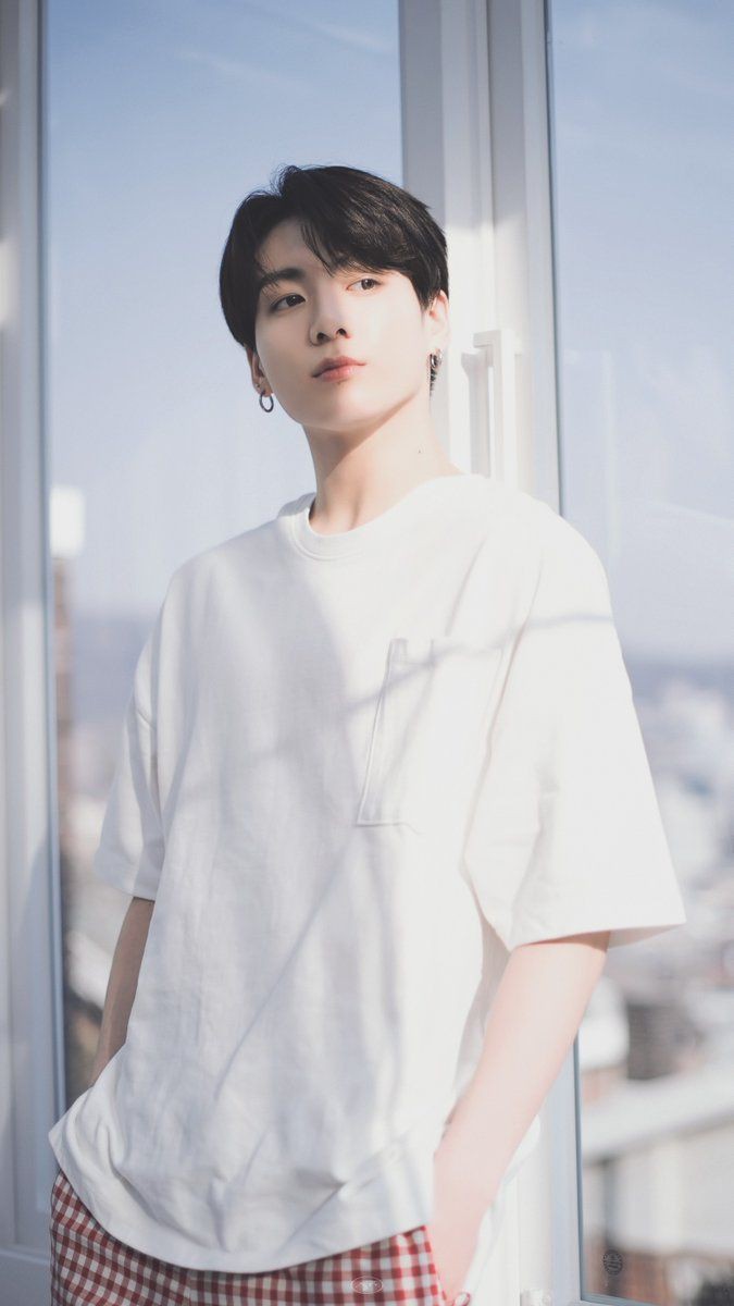 Sne0303's tweet photo. HPY B'DAY TO MY LOVELY BUNNY 🐰........ Love you so much 💜💜💜💜@bts_twt https://t.co/LbX7nQEwMN