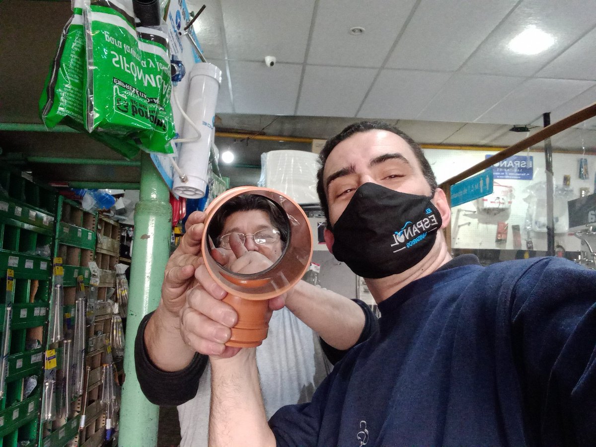 guelo07's tweet photo. @lafasolo rubiaaaa acá estamos con Juanca en el sanitario al pie del cañón!! @lc1am540 fieles oyentes!!! #fasoleros https://t.co/FMqBCO8kbZ