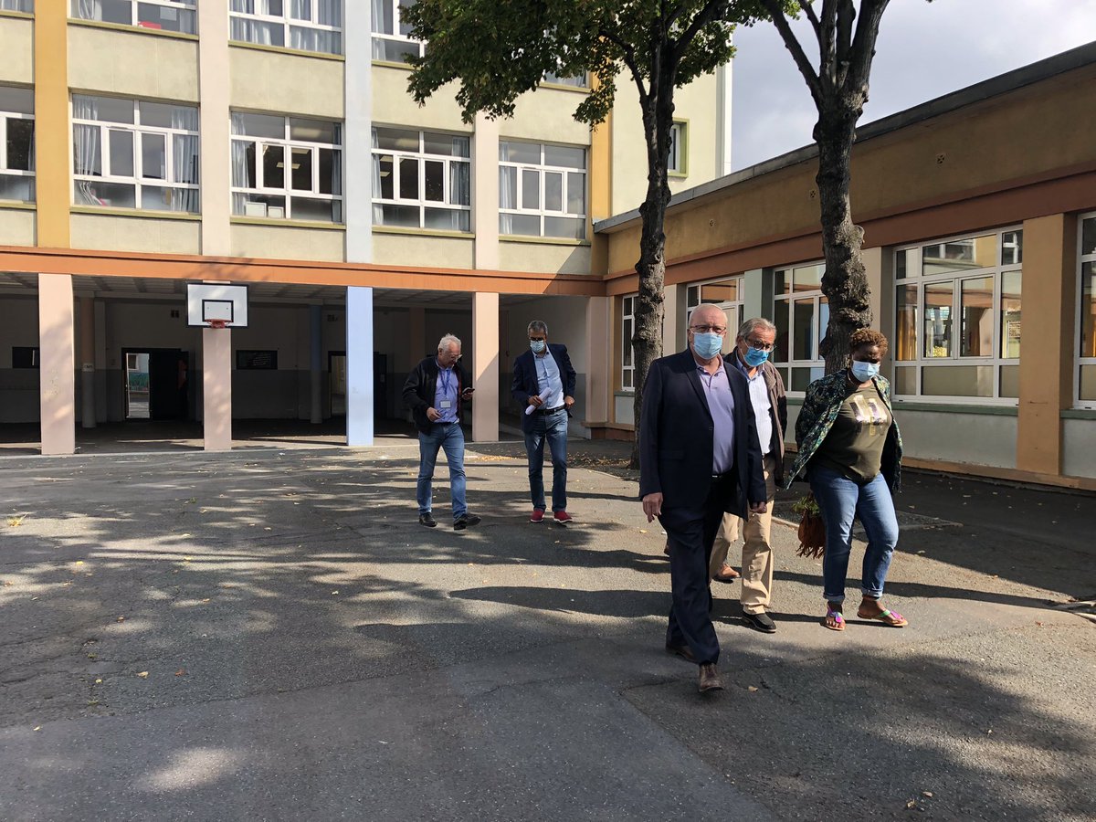 GMothron's tweet photo. Avant la rentrée, dernière visite dans les écoles de la @VilleArgenteuil avec @FL_Valier et Philippe Vasseur pour suivre les travaux réalisés cet été et faire le point avec les équipes. Les 55 écoles de la ville sont prêtes pour accueillir les enfants. https://t.co/icmHTVWozu